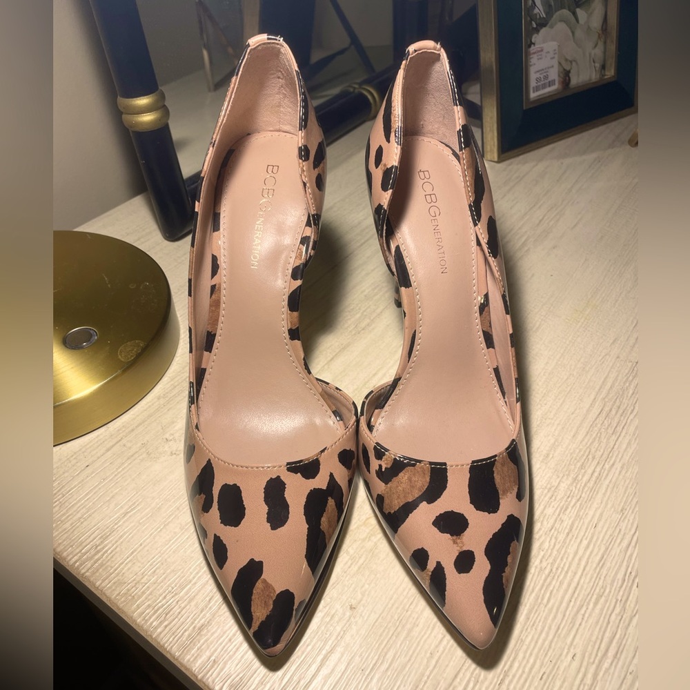 BCBG pointed toe cheetah heels - Picture 4 of 5